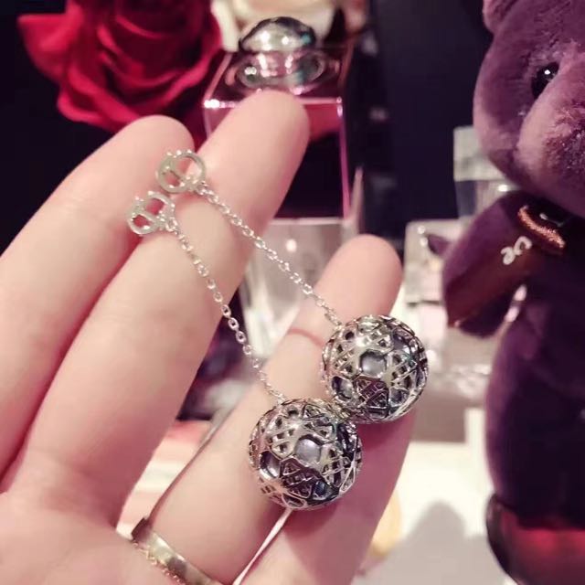 Dior Earrings (Category: Preorders) located in Singapore. Submitted by preorderx3 (Listing ID 88987607, Image 3). Description: .