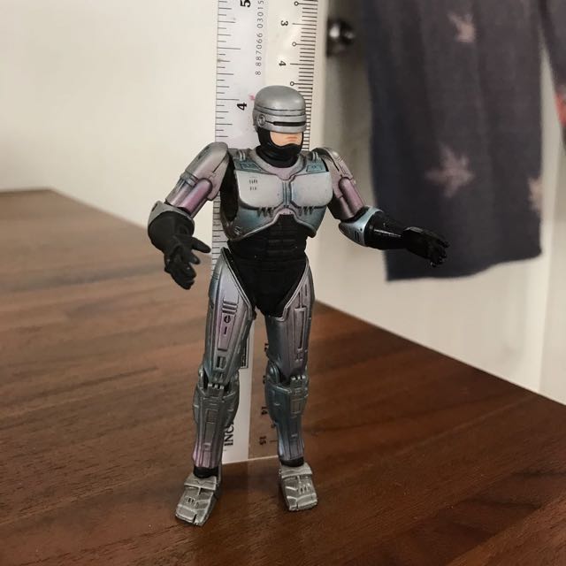 Robocop (Category: Toy Figures) located in Singapore. Submitted by gallery7 (Listing ID 59280382, Image 3). Description: .