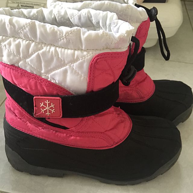 universal traveller snow boots