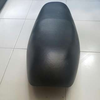 Yamaha Spark Seat