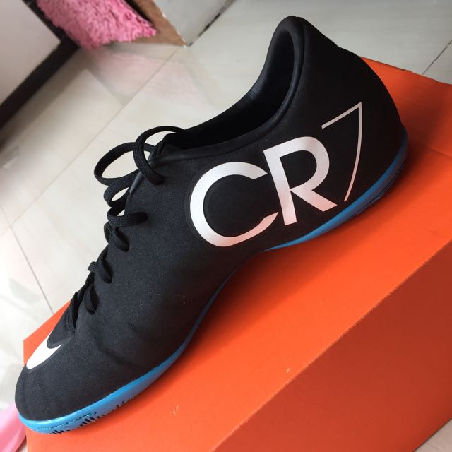 Nike futsal shoes cr7 store