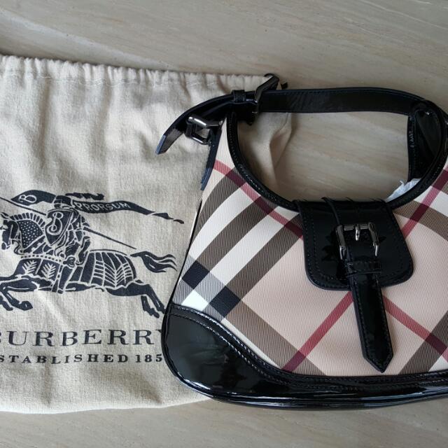 burberry nova check hobo bag