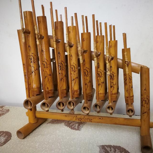 Musical instruments made sales out of bamboo