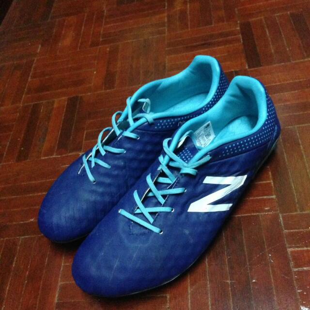 kasut bola new balance