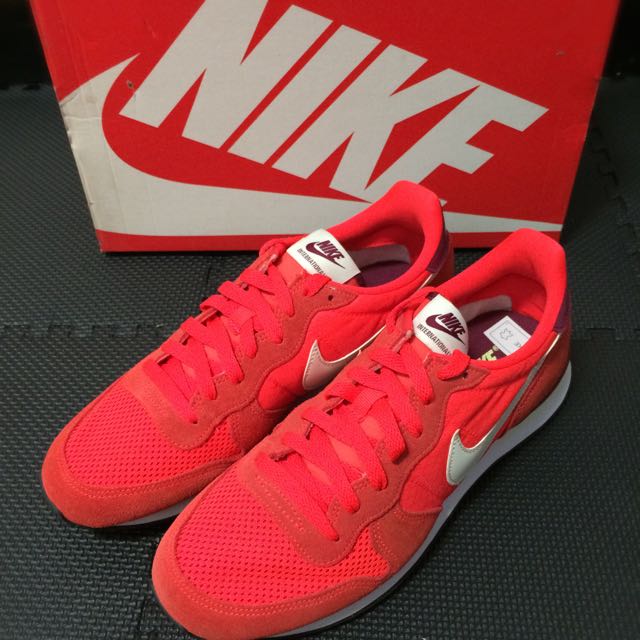 nike internationalist sepia