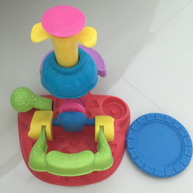 play doh sweet shoppe flip n frost cookies