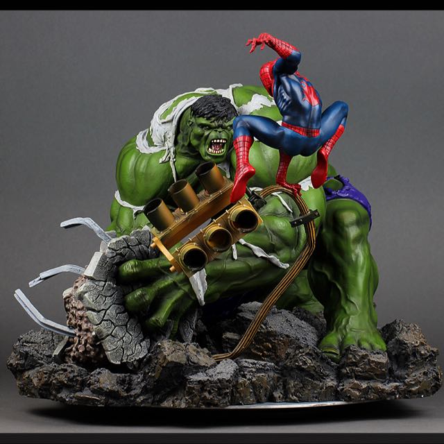 Sideshow Hulk vs Spiderman Diorama (Artist Proof), Hobbies & Toys, Toys &  Games on Carousell