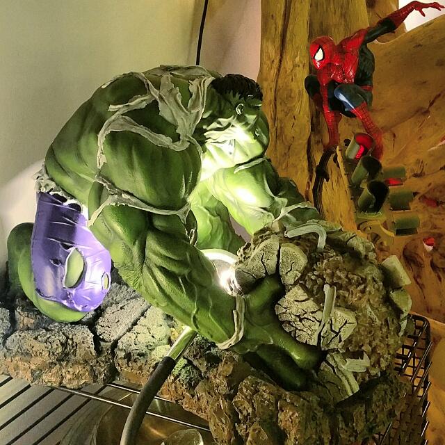 Sideshow Hulk Vs Spiderman Diorama Exclusive Toys Games Bricks Figurines On Carousell Lego spiderman vs lego hulk: sideshow hulk vs spiderman diorama exclusive