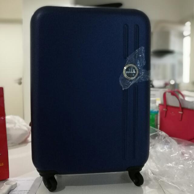 28 suitcase dimensions