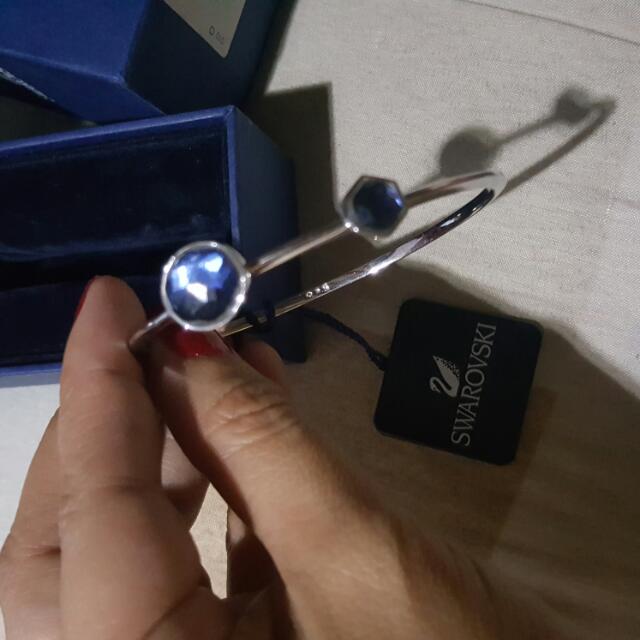 Authentic brandnew SWAROVSKI bangle bracelet (Category: Luxury Accessories) located in Quezon City. Submitted by js.authenticlux (Listing ID 89755133, Image 3). Description: * authentic swarovski brand bangle bracelet * complete with box and carecard *Call txt 09178029682.