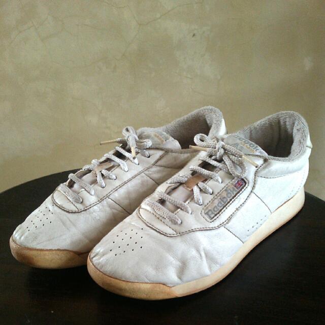 Reebok Classic White Sneaker Shoes Reebok Classic Sepatu Putih Fesyen Wanita Sepatu Di Carousell