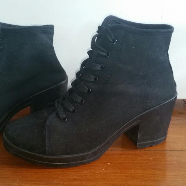 black canvas boots womens