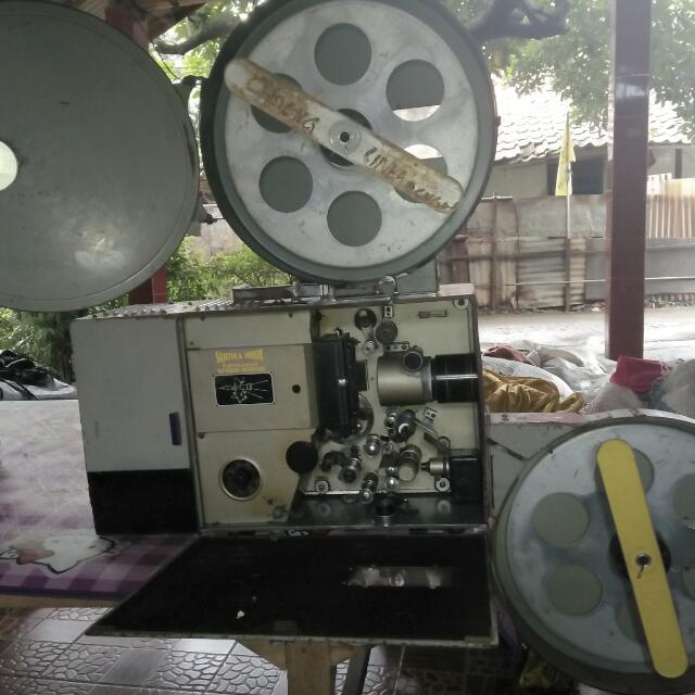 JUAL PROYEKTOR FILM LAYAR TANCAP
