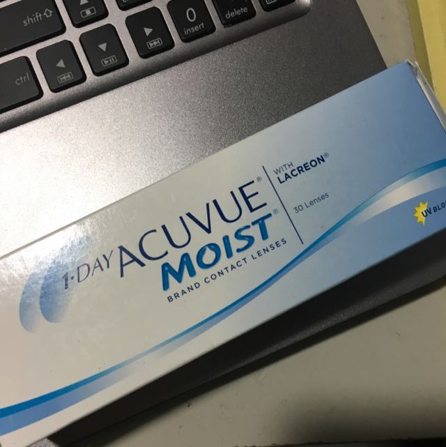 1 Day Acuvue Moist, Beauty & Personal Care, Face, Face Care on Carousell