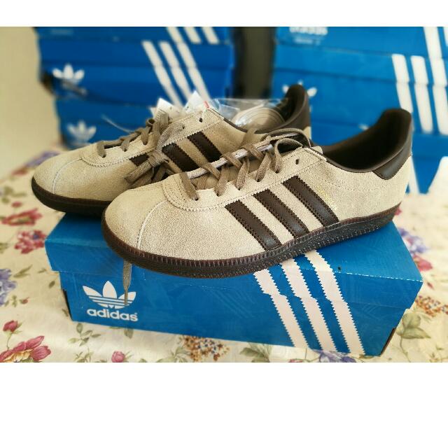 Adidas fashion shop island