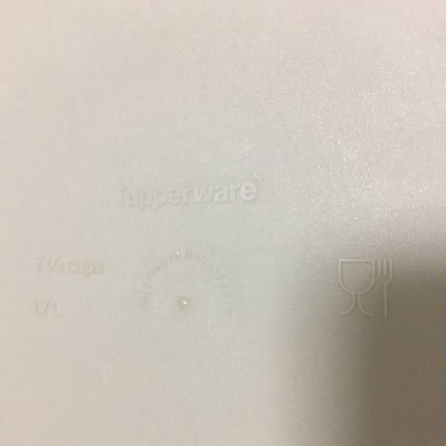 Tupperware (Category: Water Purifers & Dispensers) located in Singapore. Submitted by fkoh2 (Listing ID 90379360, Image 2). Description: 7.25 cups 1.7 liters 32 cm at longest length 7 cm height.