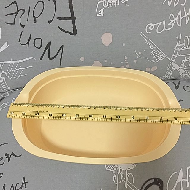 Tupperware (Category: Water Purifers & Dispensers) located in Singapore. Submitted by fkoh2 (Listing ID 90379360, Image 3). Description: 7.25 cups 1.7 liters 32 cm at longest length 7 cm height.