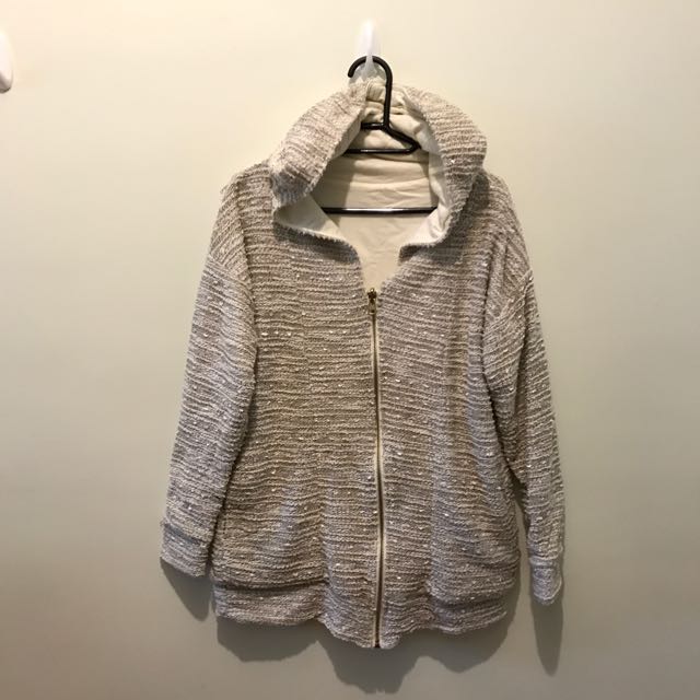 2 Sided Jacket （分類：外套及戶外衣服）位於 Hong Kong。 由 wong8722 提交（商品編號 90470246，圖片 1）。簡介： 。