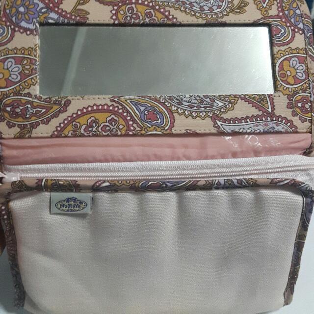 #Blessing (Category: Health Food, Drinks & Tonics) located in Singapore. Submitted by nanomaterials (Listing ID 82630134, Image 3). Description: #AllForFree One person up to 2 items🖒 (ALL TAKEN)Picture 1: Selling only the holders without the hand sanitizers Black Pink Purple Green Red (AVAILABLE)Picture 2: Bangles (TAKEN)Picture 3: Naraya pouch with mirror in Peach Defect: discolouration (TAKEN)Picture 4: NEW Ring set in Silver.