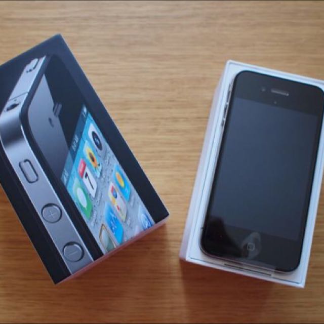 Iphone4 (Category: iPhone X Series) located in Kuala Lumpur. Submitted by kt_on9 (Listing ID 90494776, Image 2). Description: 32gb Black Box with accessories.