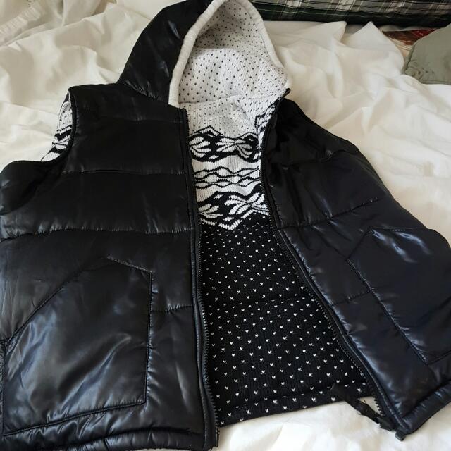 Puffer Vest- Reversible (Category: Clothes) located in Ottawa. Submitted by lovesjello (Listing ID 90562486, Image 1). Description: .