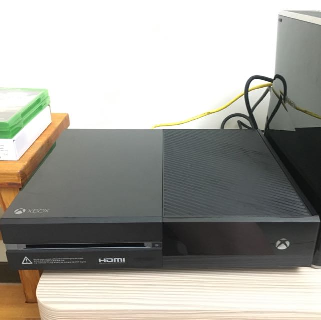 故障的xbox One 電玩 電玩主機在旋轉拍賣