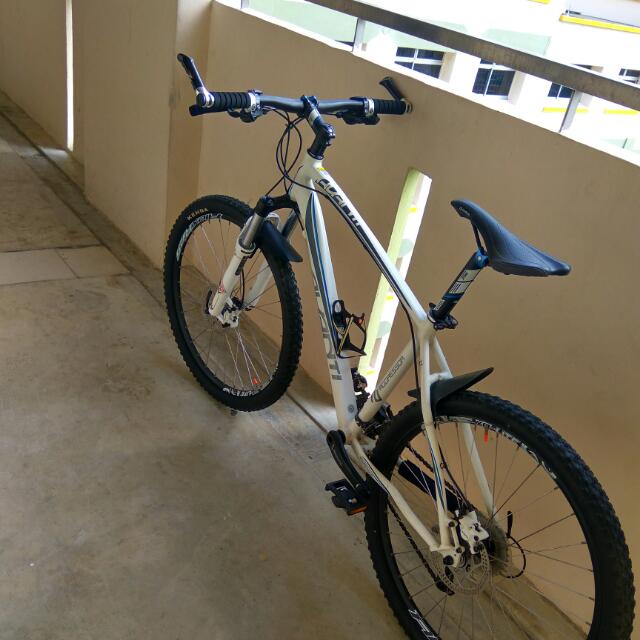 Avanti aggressor top