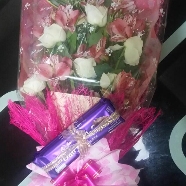 Flower Bouquet ( w imported chocolates) (Category: Flowers & Bouquets) located in Pasig City. Submitted by musamam_10 (Listing ID 90636833, Image 1). Description: Selling Flower Bouquet for 900. - also available w choco at 1000. Pre order needed meet up/delivery within 2-3 days Price may vary & design of bouquet as well pm for more info.