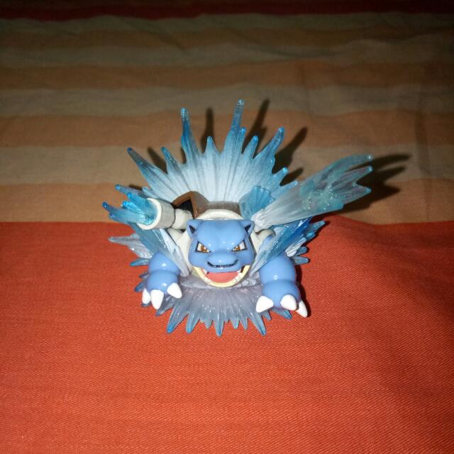 Figurine Pokémon blastoise évolution 25cm lumineuse