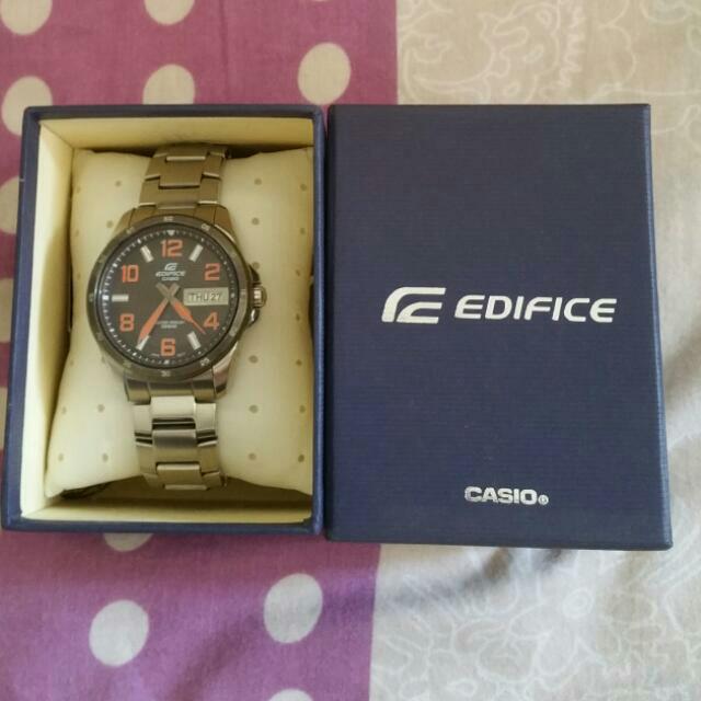 Selling casio edifice men watch EF 132D