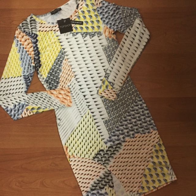 TOPSHOP Bodycon Dress (Category: Dresses) located in Mandaluyong City. Submitted by authenteecity (Listing ID 90630746, Image 1). Description: Size guide: Eur-38 US-6 UK-10 Extra details: with slit (2nd pic) Made in United Kingdom Original price: 3,000 Php #authrepriced.