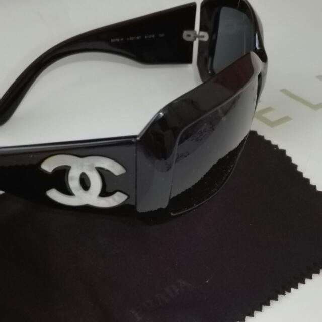 🔖 Authentic Chanel 5076H Oversized Sunglasses (Category: Sneakers & Footwear) located in Manila. Submitted by shopaholics_anon (Listing ID 91029799, Image 2). Description: .