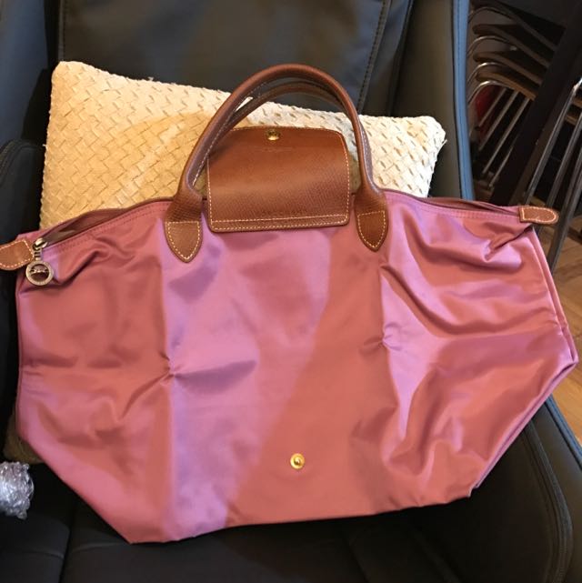 Longchamp （分類：手袋及銀包）位於 Hong Kong。 由 jovichan 提交（商品編號 91049503，圖片 2）。簡介： 。