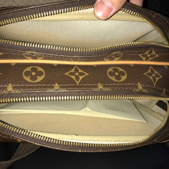 LV （分類：手袋及銀包）位於 Hong Kong。 由 jovichan 提交（商品編號 91065408，圖片 3）。簡介： 新舊如圖。