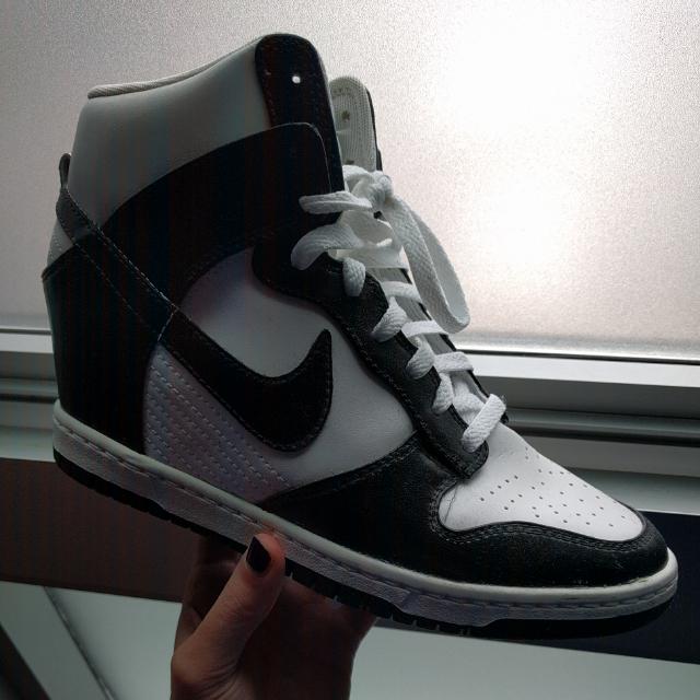 Nike wedges deals black and white