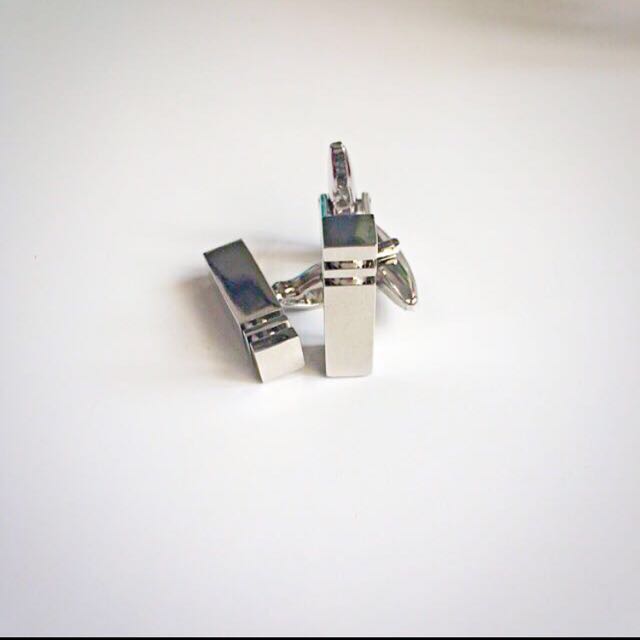 Silver Rectangular Cuff Links (Category: Cuff Links) located in Singapore. Submitted by sunshine_roars (Listing ID 91054281, Image 1). Description: .
