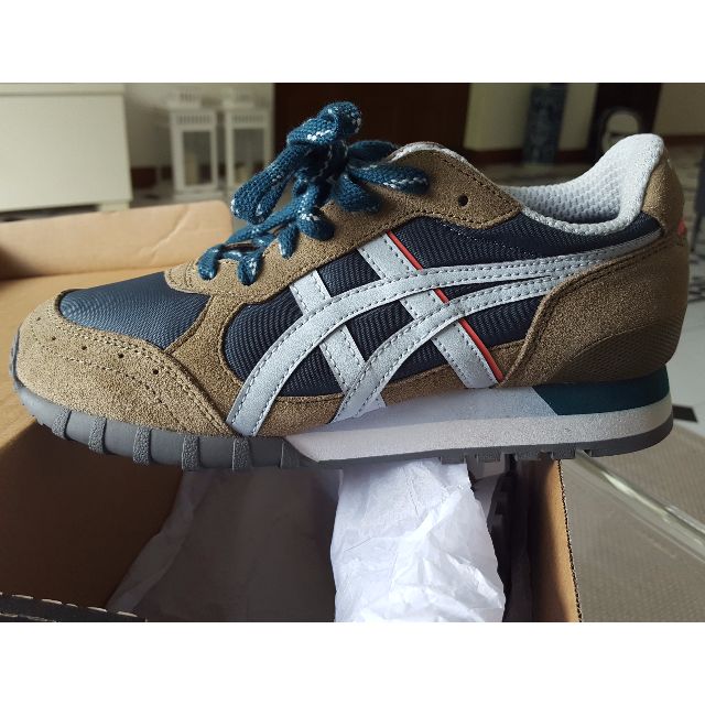 Brand new Onitsuka Tiger trainers (Category: Sneakers) located in Singapore. Submitted by schiarugi (Listing ID 91184792, Image 3). Description: Brand new Onitsuka Tiger trainers in US size 6 1/2 (37.5 EUR, 4 1/2 UK). Ordered online and wrong size for me..