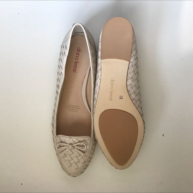 Diana Ferrari Flats, Women's Fashion