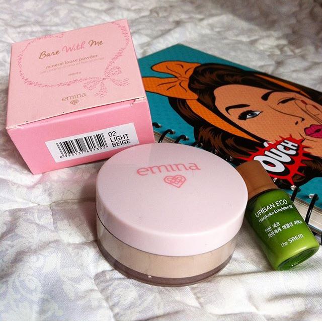 Emina Bare With Me Mineral Loose Powder Kesehatan Kecantikan Rias Wajah Di Carousell