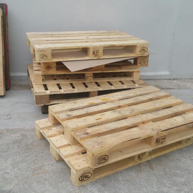 Wooden Pallet, Bulletin Board, Looking For on Carousell