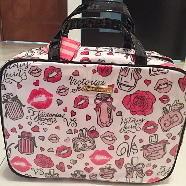 Victoria Secret Travel Bag, Women's Fashion, Bags & Wallets, Crossbody