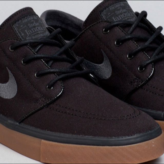 nike janoski black gum sole