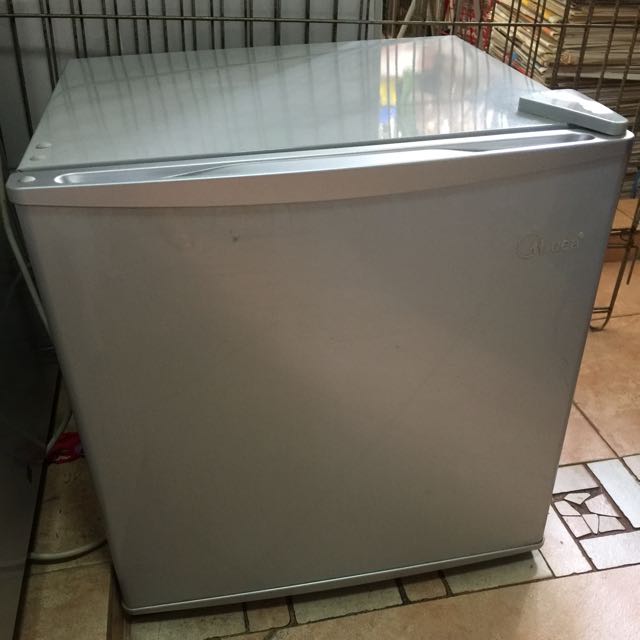 Bar Fridge Moving HouseSOLD, TV & Home Appliances, Kitchen Appliances, Refrigerators