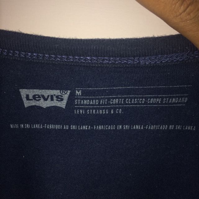 Kaos Levi's Made In Sri Lanka, Fesyen Pria, Pakaian di Carousell