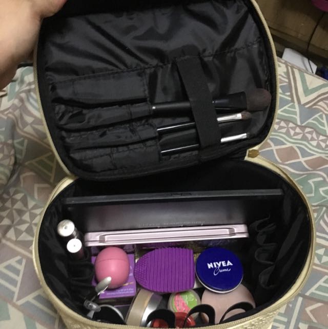 Make Up Bag (Category: Makeup) located in Famy. Submitted by ljfajardo (Listing ID 91503199, Image 3). Description: .