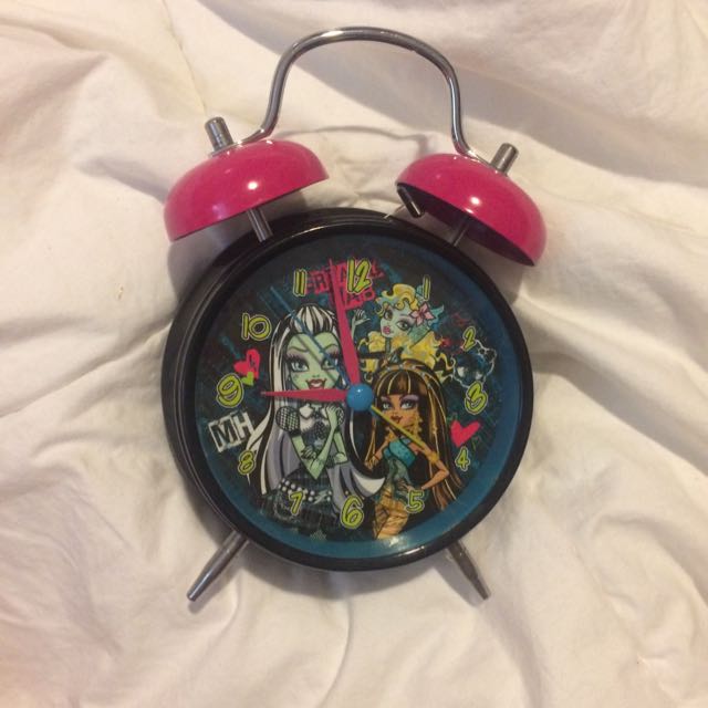 Monster High Clock (Category: Girl's Apparel) located in Toronto. Submitted by oxoxoxx (Listing ID 91424734, Image 1). Description: .