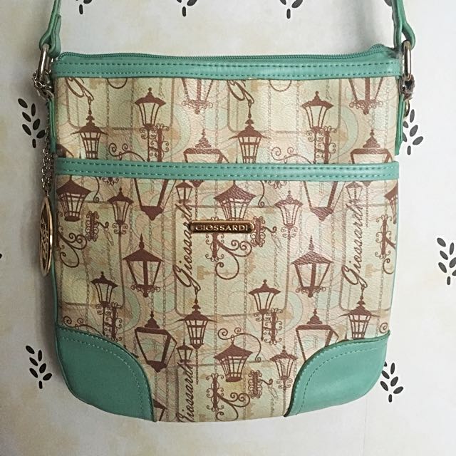Giossardi sling bag top