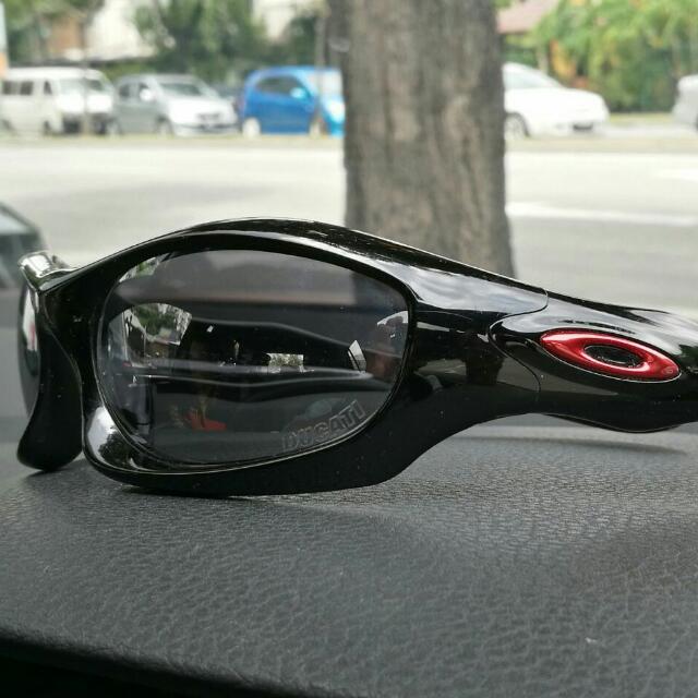 oakley monster dog ducati
