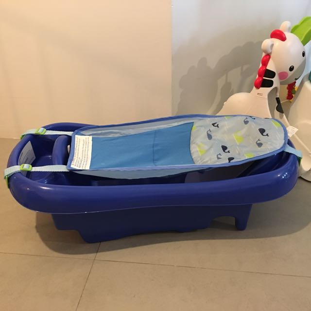 The First Years Sure Comfort Deluxe Newborn To Toddler Tub With