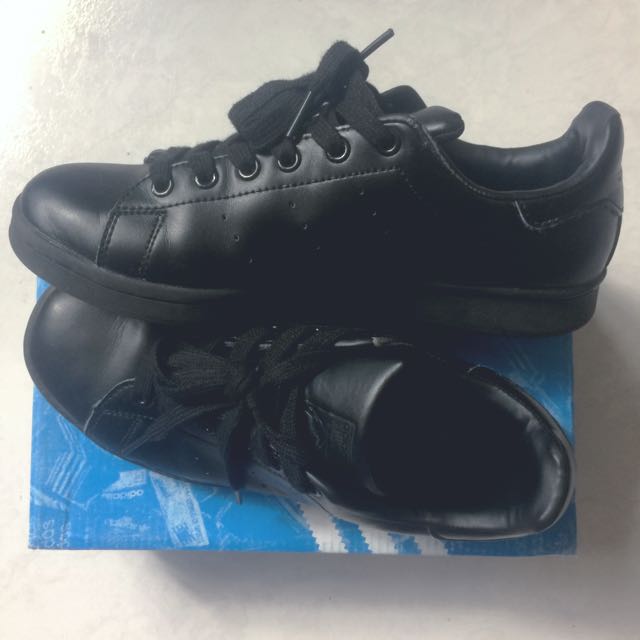 stan smith triple black